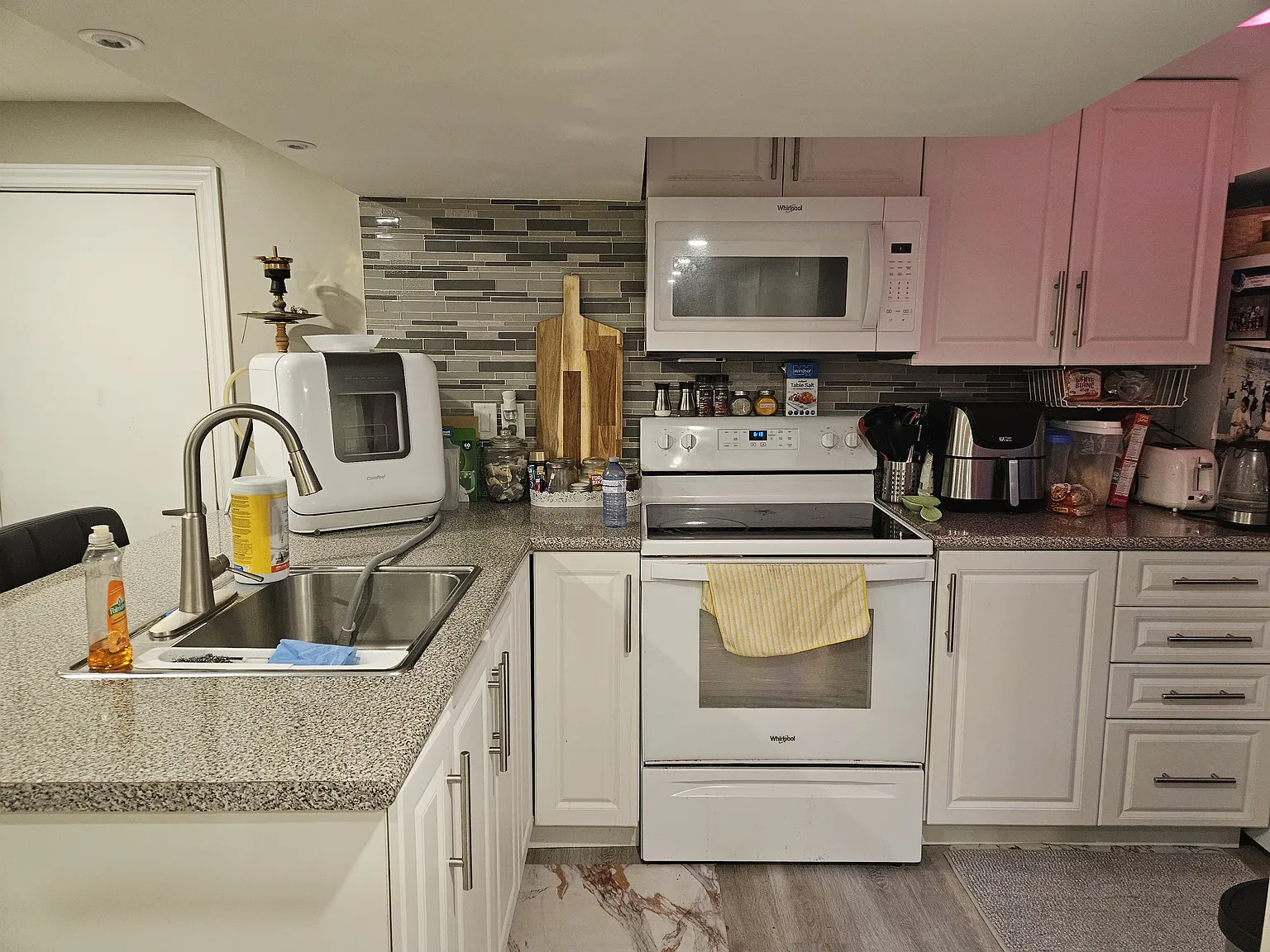 320 East 19th Street Hamilton — Photo 3