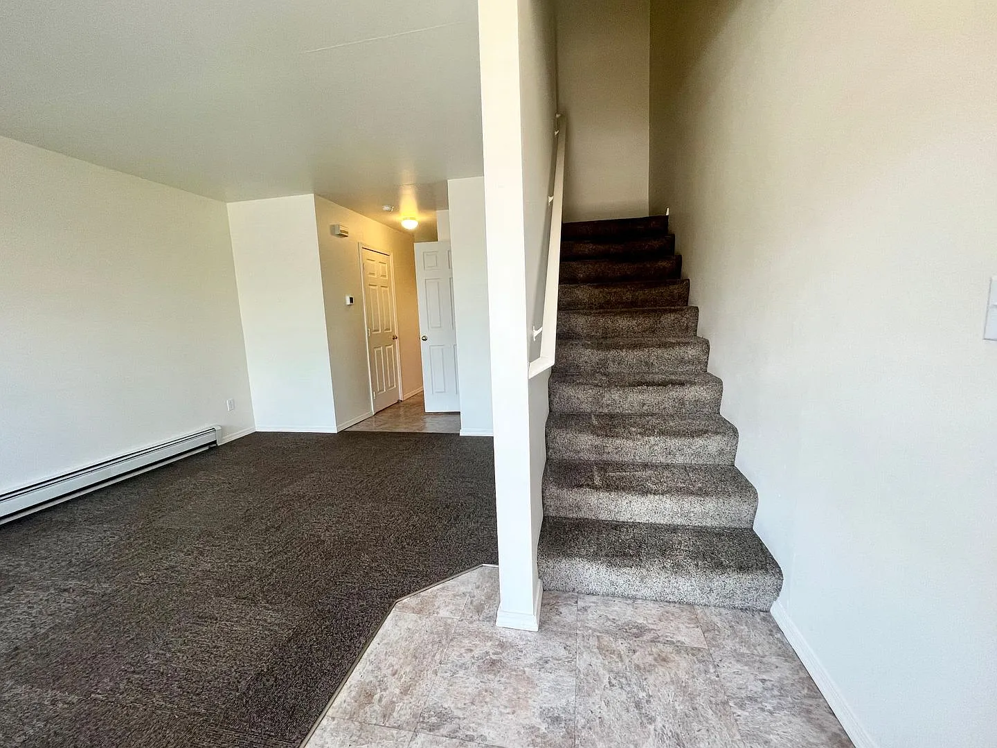Lovely 2 Bedroom Condo with Washer/Dryer Available for Rent! — Photo 3