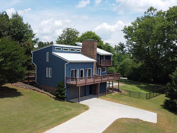 3rd image of 125 Orchard Crest Cir