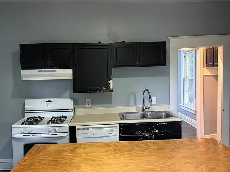 724 W Elm St — Photo 53
