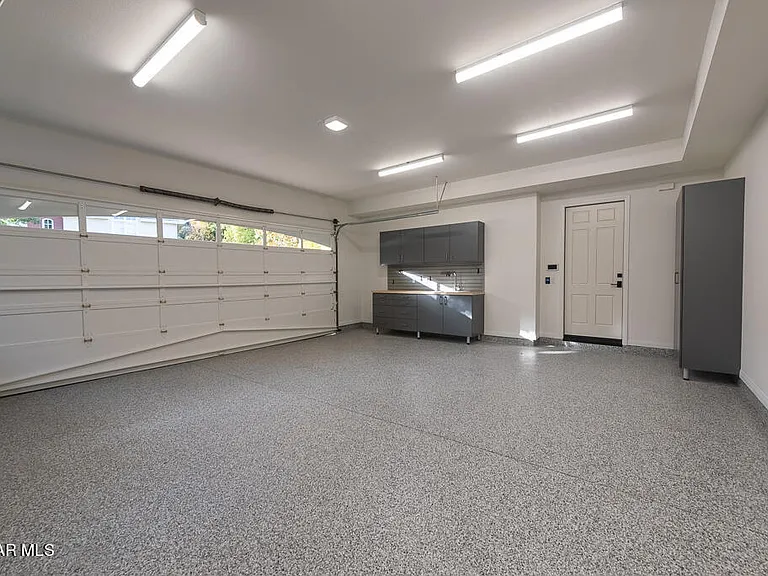 2390 Crombie Ct — Photo 42