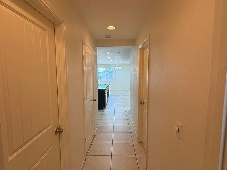 2132 E Sweet Ave — Photo 4
