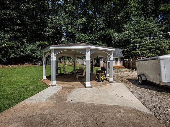 2nd image of 2293 Wynona Dr SE