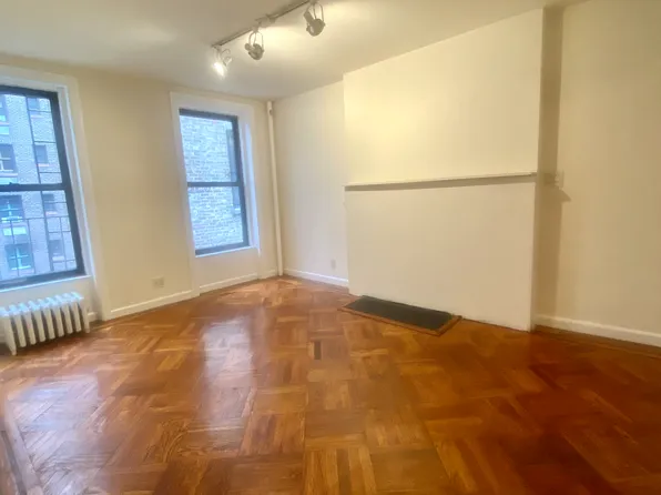 233 East 50th Street image 3 of 7