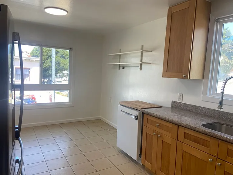 1395 Oakdale Ave — Photo 8
