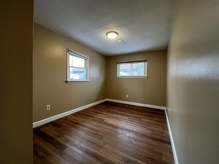 28070 Brentwood St — Photo 9