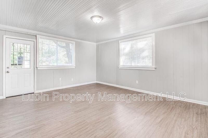 2nd image of 3827 S Goodman Cir