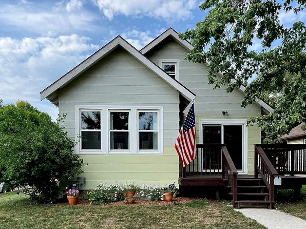 914 13th St, Windom, MN 56101