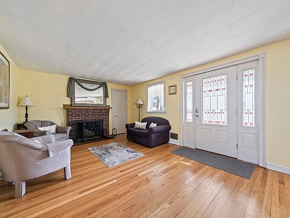 2nd image of 19 Selwyn Rd