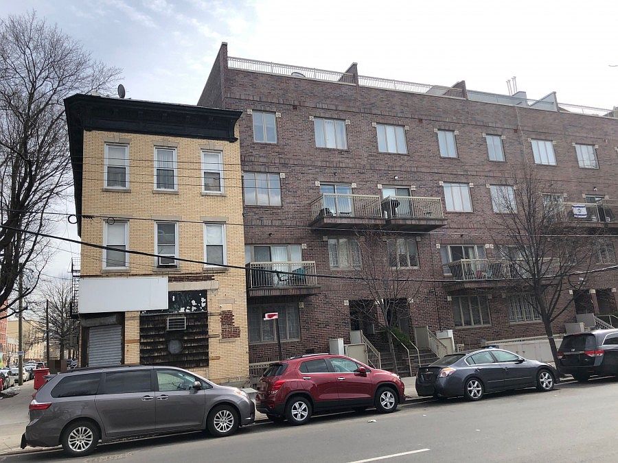 2nd image of 523 Brooklyn Ave