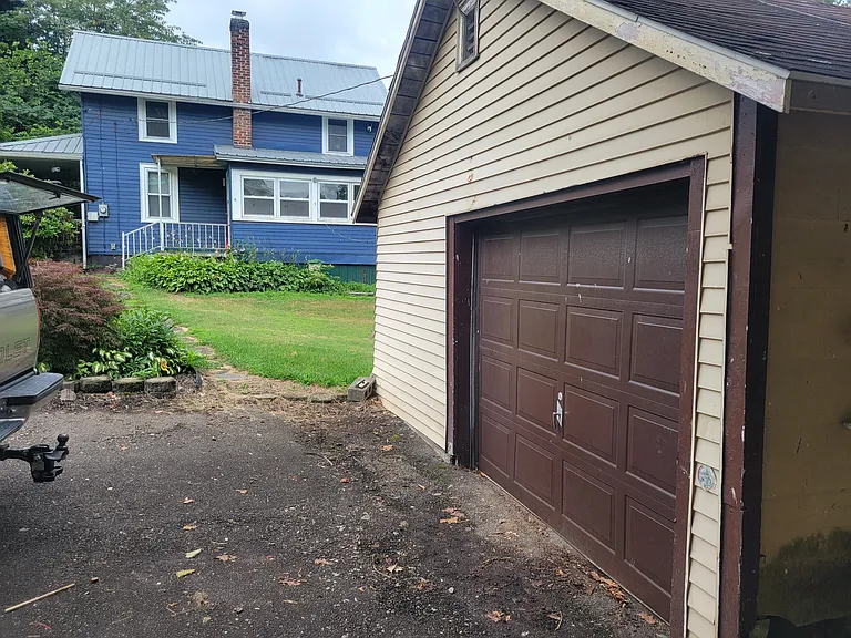 413 S River St — Photo 40