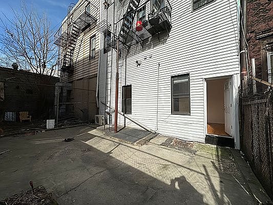 4th image of 266 Wyckoff Ave APT 1