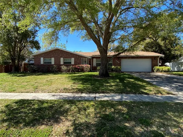 504 Carriage Hills Dr, Temple Terrace, FL 33617
