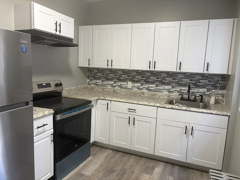 384 W Gordon St #1 — Photo 5