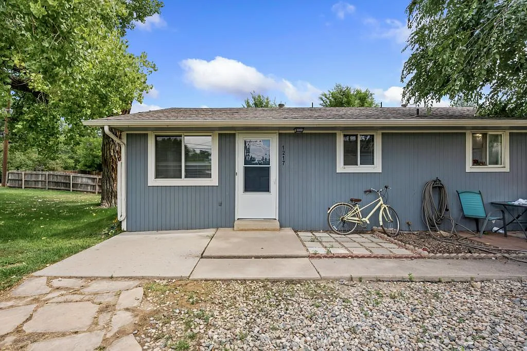 1217 Redwood Dr — Photo 1