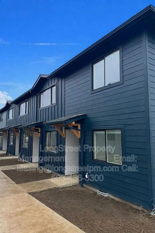 4 bed, 2.0 bath, 1413 sqft, $2,595 — Photo 1