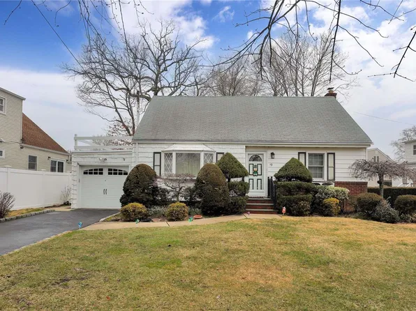 19 Front Street, Massapequa Park, NY 11762