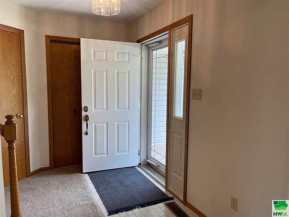 2nd image of 922 Leona Cir