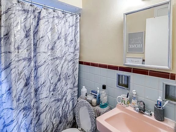 5th image of 4441 Ridgeview Ave #1