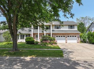 913 Birchwood Dr, Flushing, MI 48433