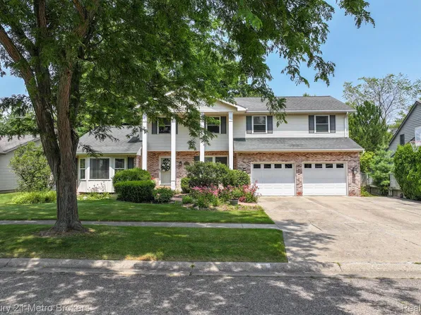 913 Birchwood Dr, Flushing, MI 48433