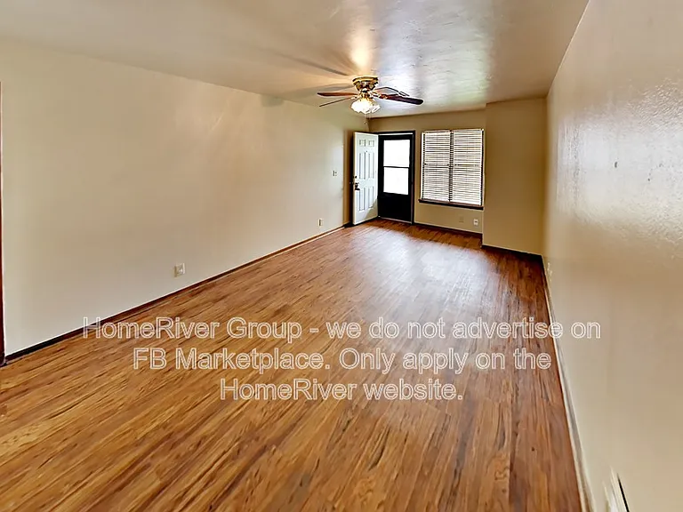 660 W Forster Dr — Photo 2