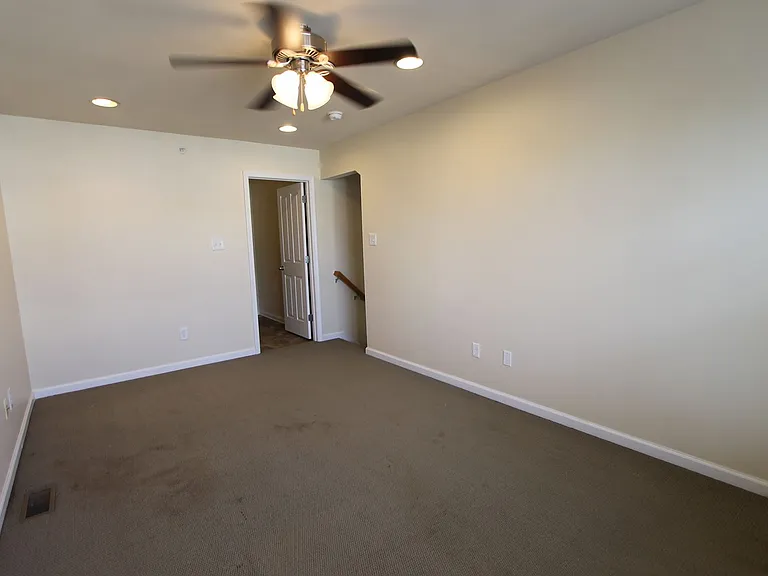 316 Ross Ct — Photo 22