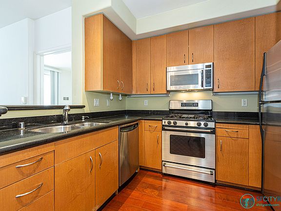 5th image of 851 Van Ness Ave Unit 202