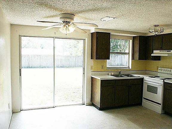5th image of 1611 E Navajo Ave