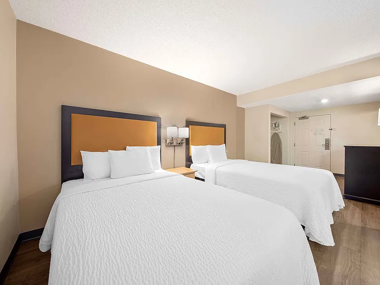 Deluxe Studio - 2 Full Beds