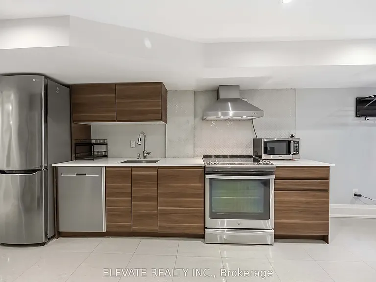 220 Gilbert Ave #BASEMENT — Photo 7