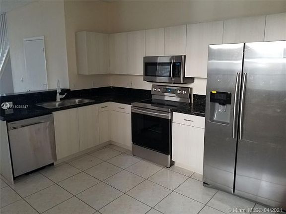 4th image of 2002 Madeira Dr