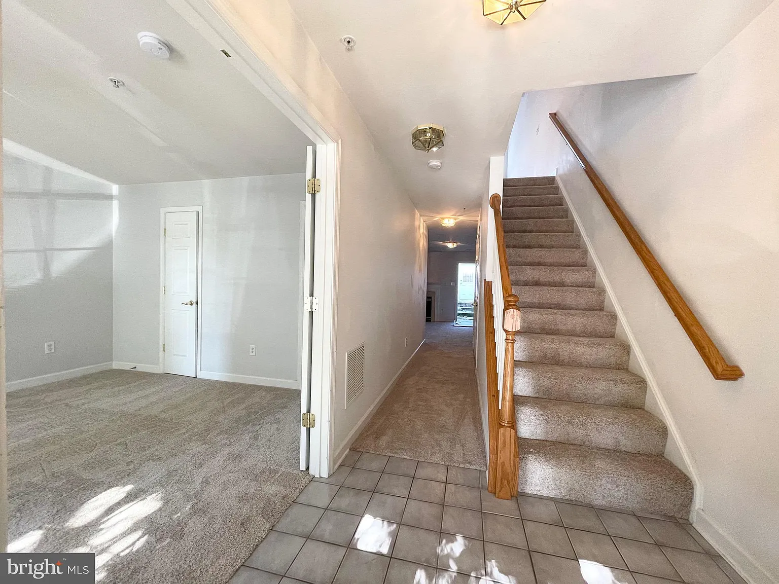 3 bed, 3.5 bath, 2379 sqft, $2,895 — Photo 2