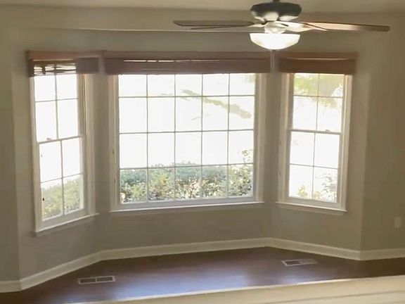 4th image of 290 Applejack Dr