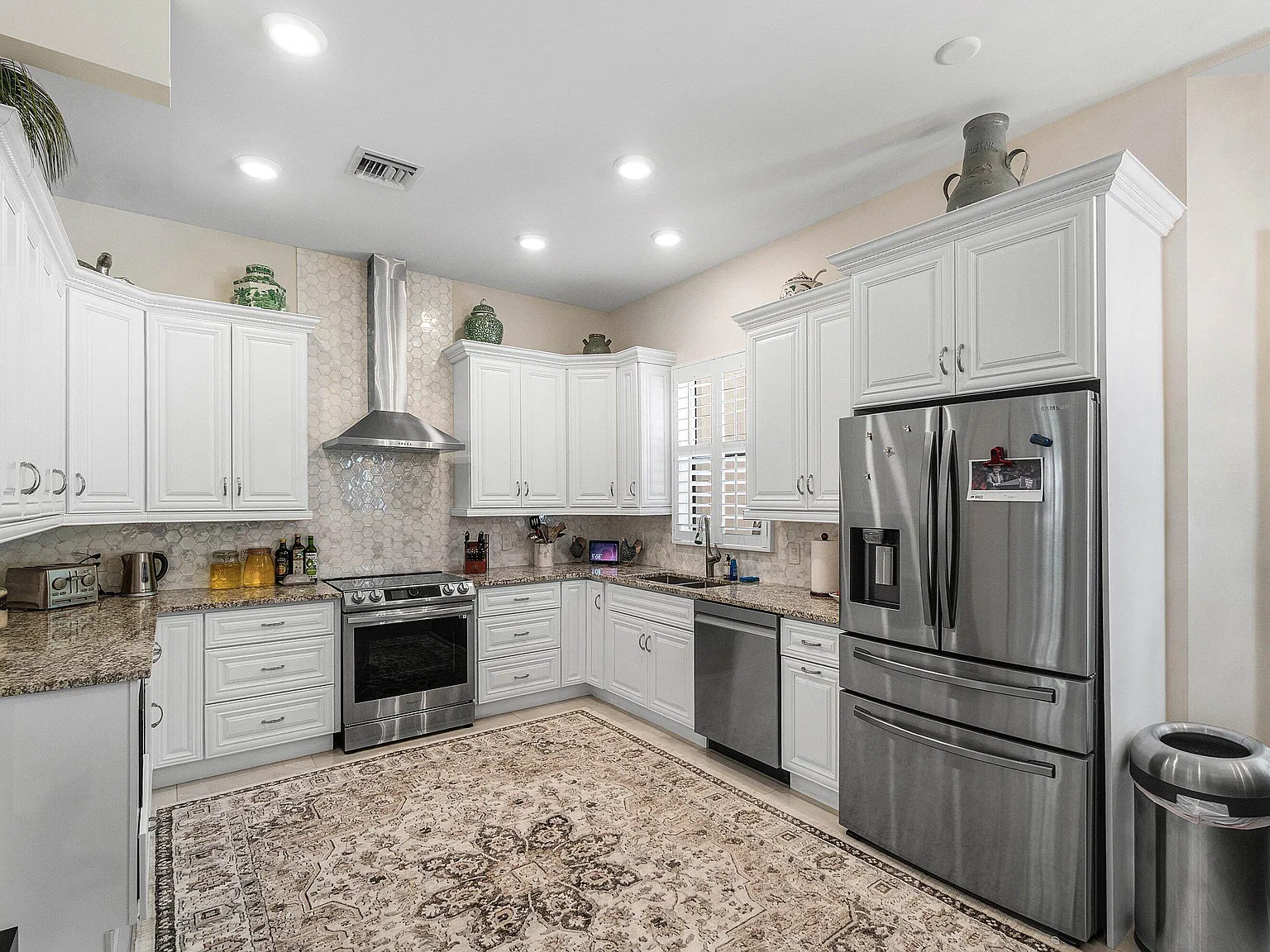 4 bed, 2.5 bath, 2538 sqft, $12,000 — Photo 3
