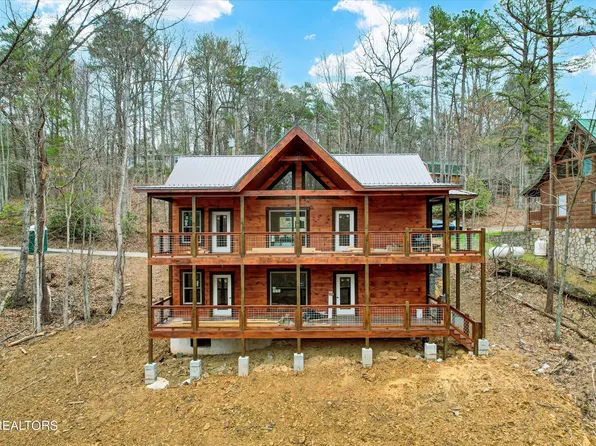 1614 Ski View Dr, Sevierville, TN 37876