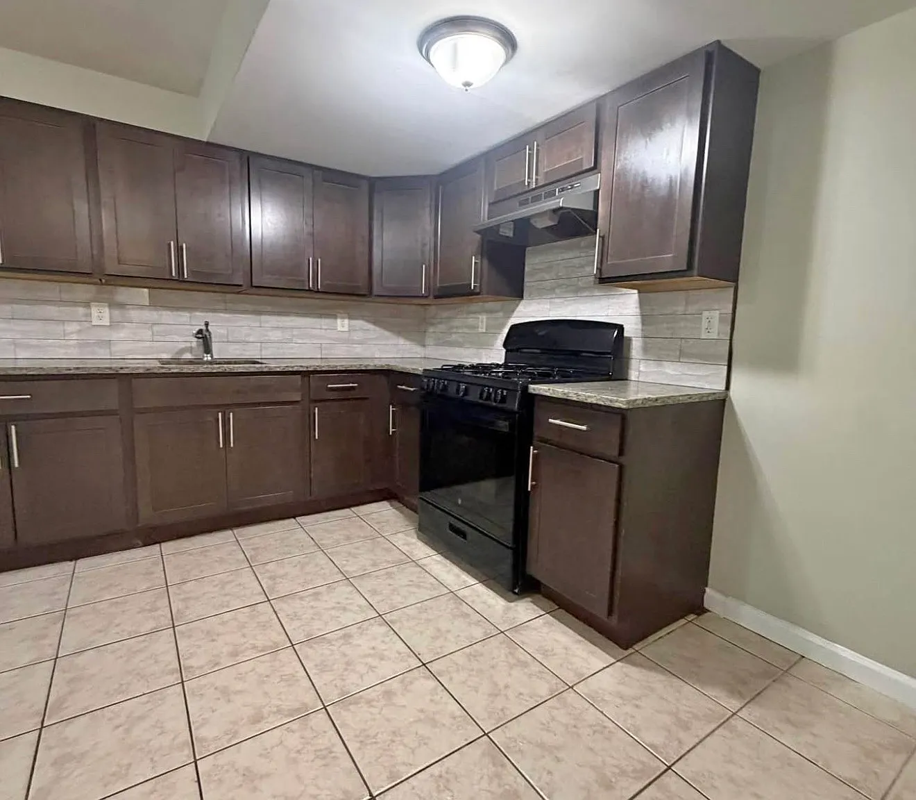 2 bed, $2,050 — Photo 1