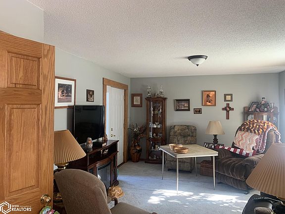 4th image of 204 SE Vine St