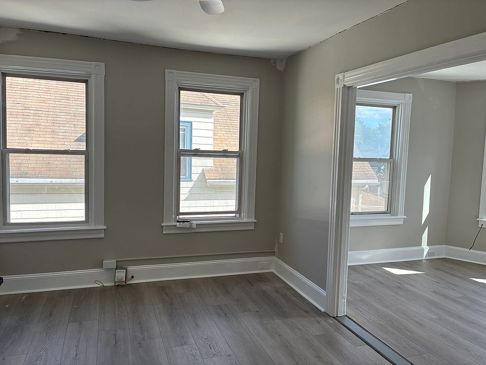 1st image of 22 Carpenter St