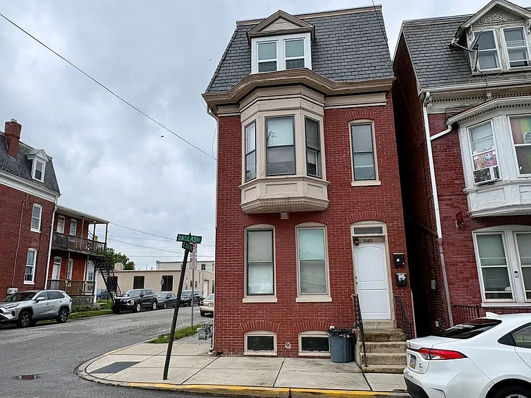 540 Dallas Street — Photo 2