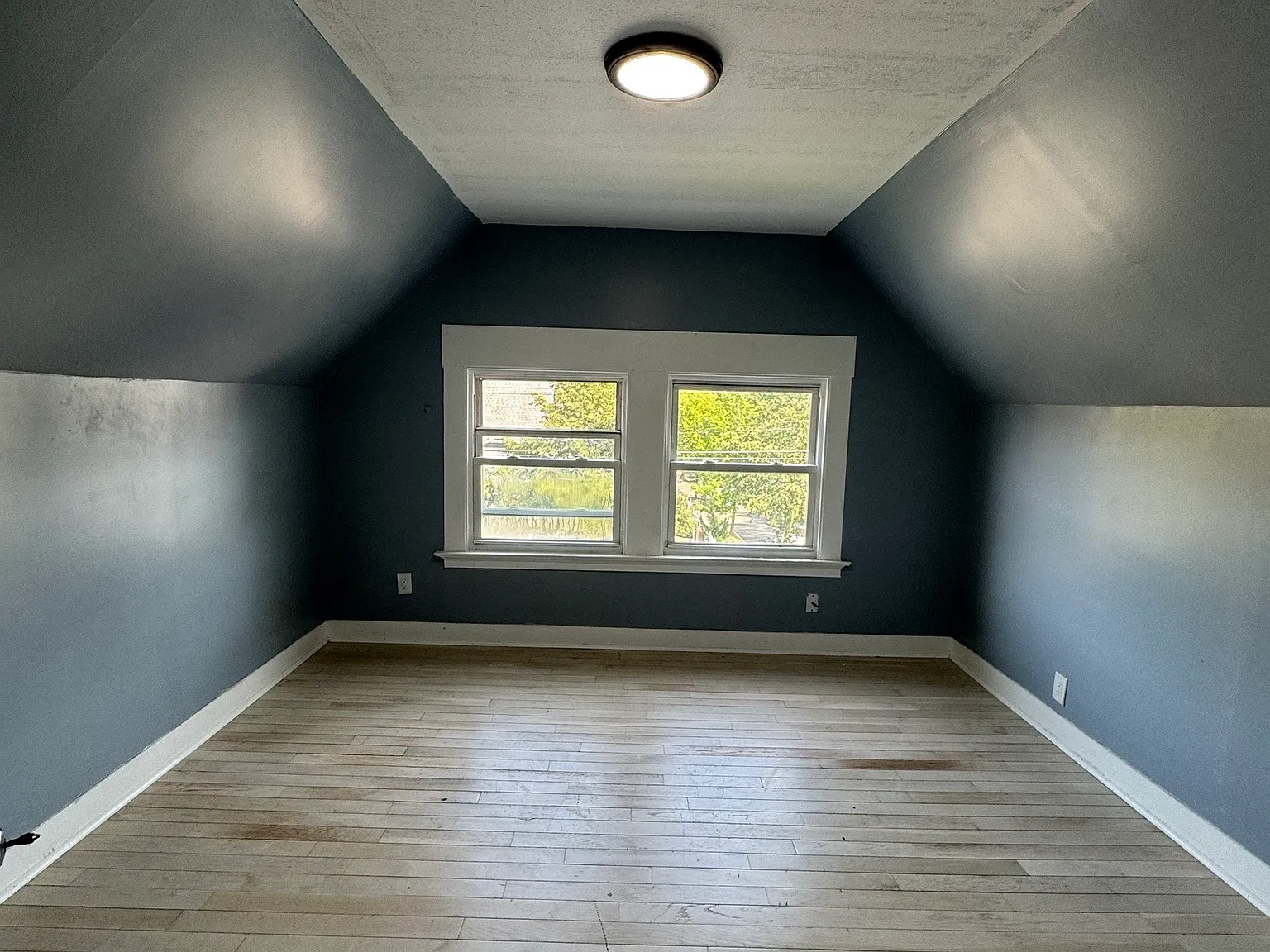 3 bed, 1.0 bath, 3270 sqft, $1,750 — Photo 4