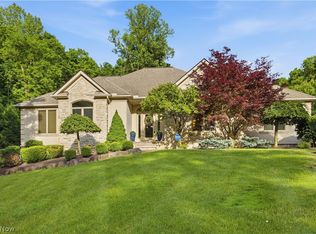 11565 Robin Wood Ln, Chagrin Falls, OH 44023