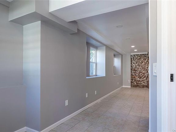 5th image of 913 Howard Ave