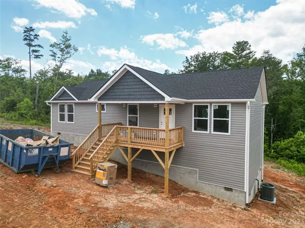 435 S Vineyard Village Dr, Old Fort, NC 28762