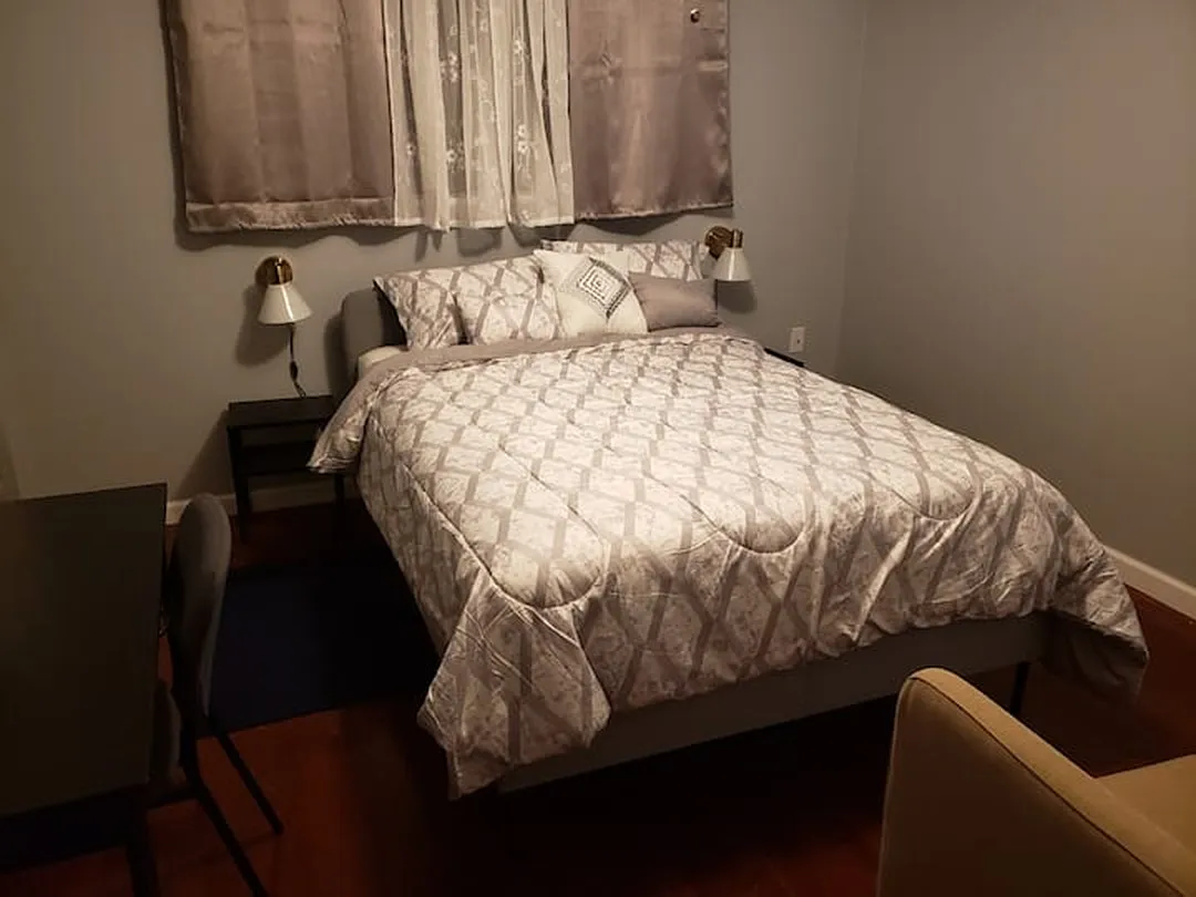 8 bed, 1760 sqft, $1,100 — Photo 3