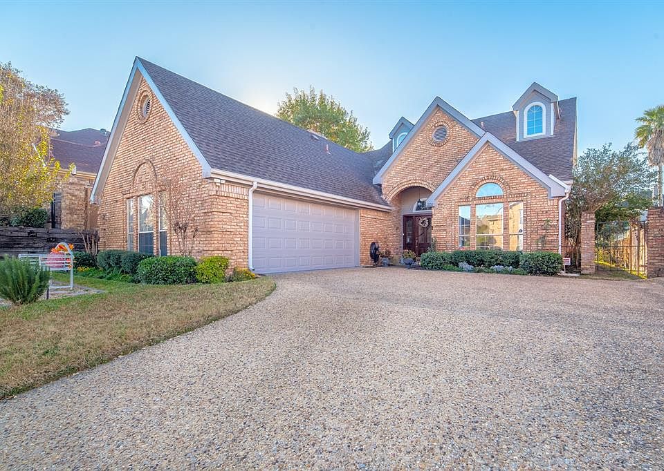 1st image of 200 Sherwood Ct