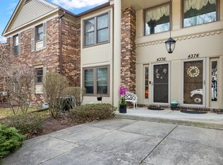 4376 Knightsbridge Ln #1, West Bloomfield, MI 48323