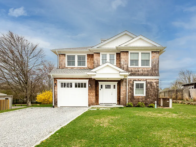 30 Beach Plum Rd — Photo 1