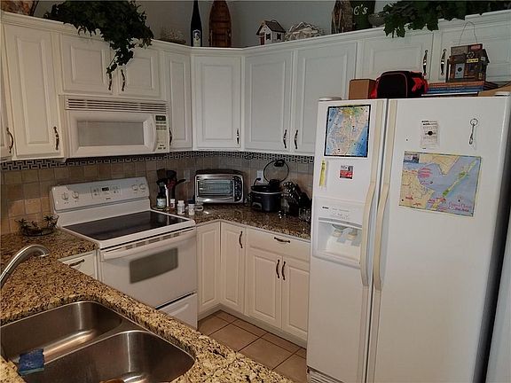 4th image of 15301 Bonasse Ct APT B