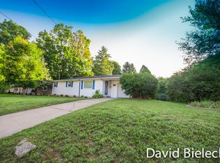 1506 Laughlin Dr NW, Grand Rapids, MI 49504